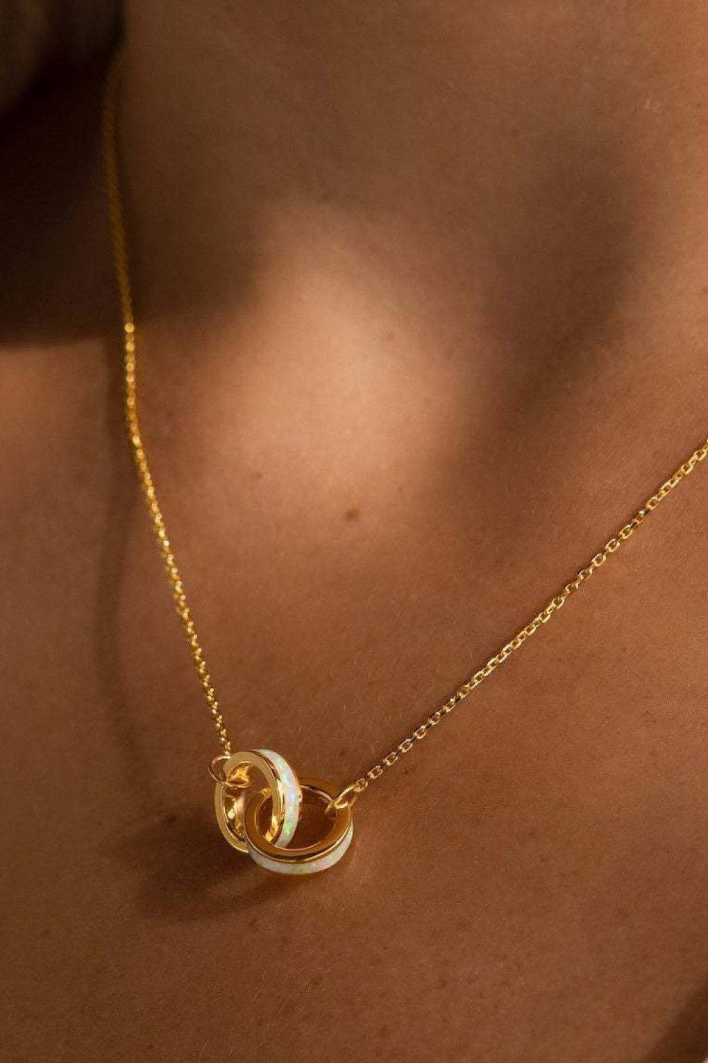 18K Gold Plated Stainless Steel Dainty Chain Necklace with Interlocking Circles