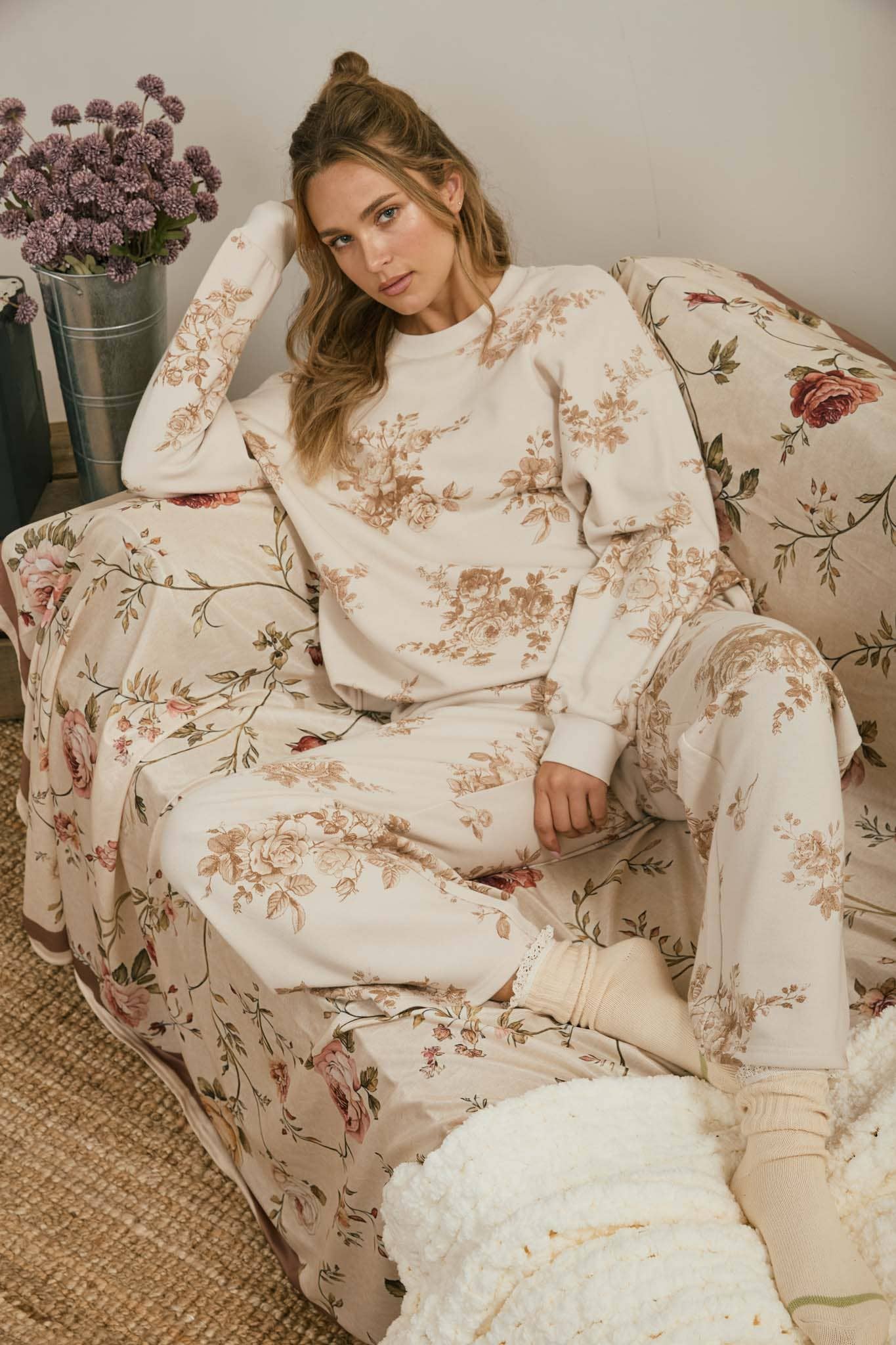 FLORAL TOILE LONG SLEEVE CREW NECK KNIT TOP: KHAKI MULTI