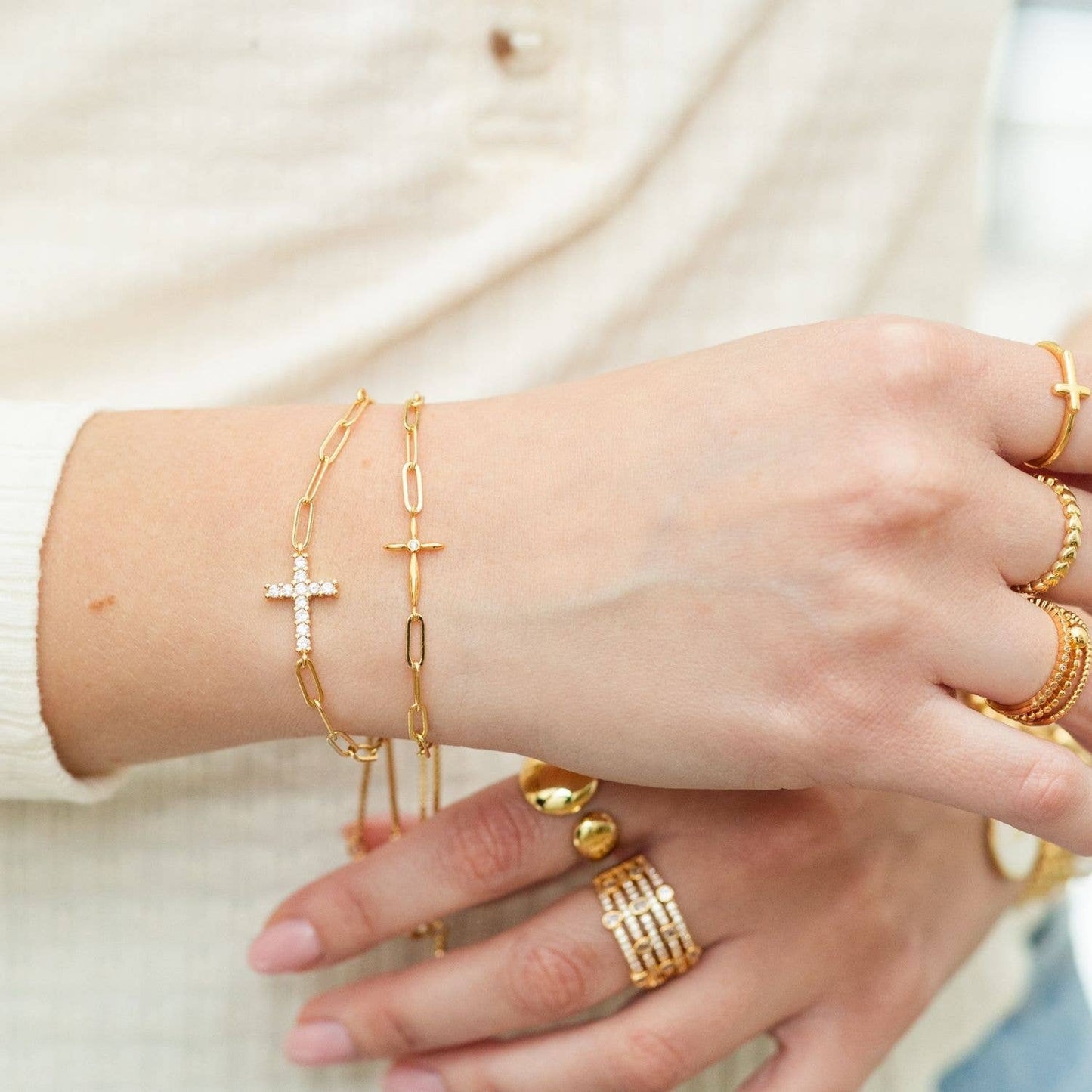 Splendid Iris - Delicate Cross Pulley Bracelet: Gold
