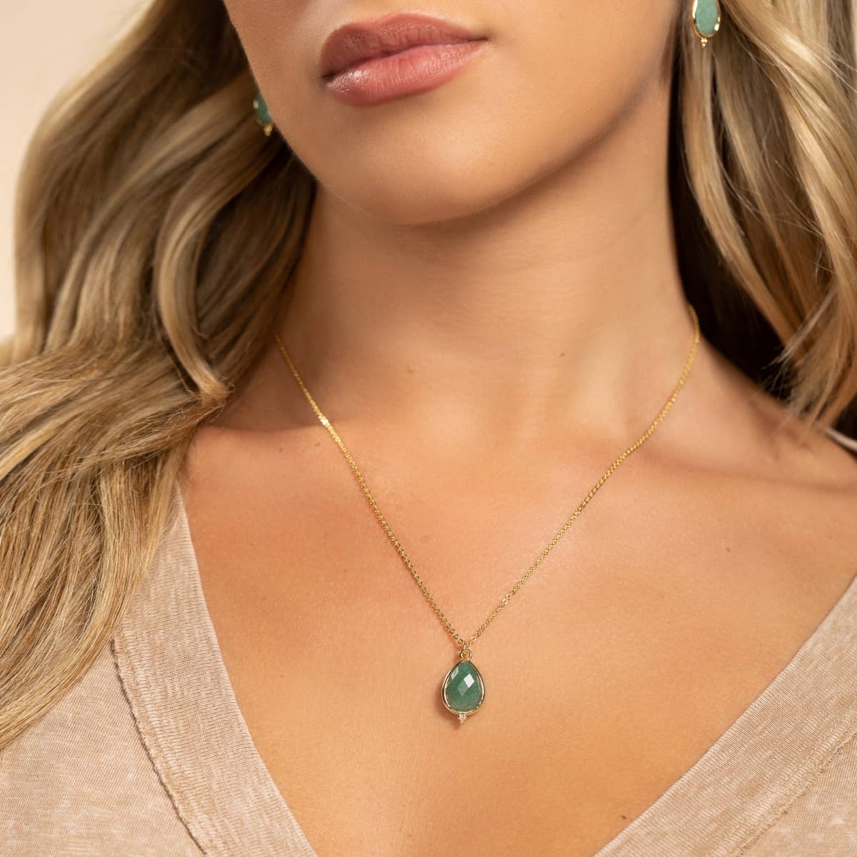 Splendid Iris - Teardrop Stone Pendant Necklace: Light Blue