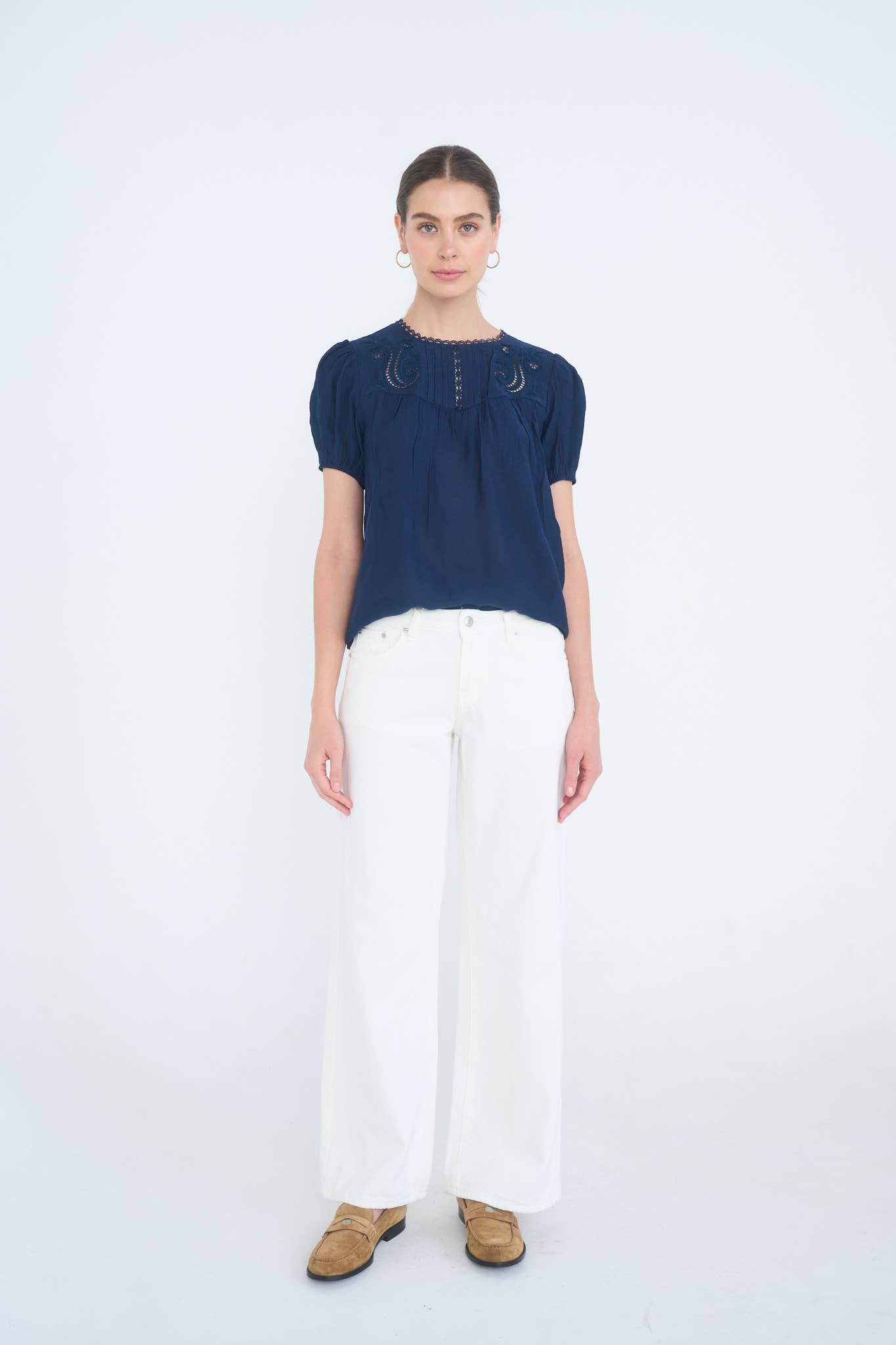 EYELET LACE TRIM YOKE PIN TUCK DETAIL LINEN TOP: NAVY