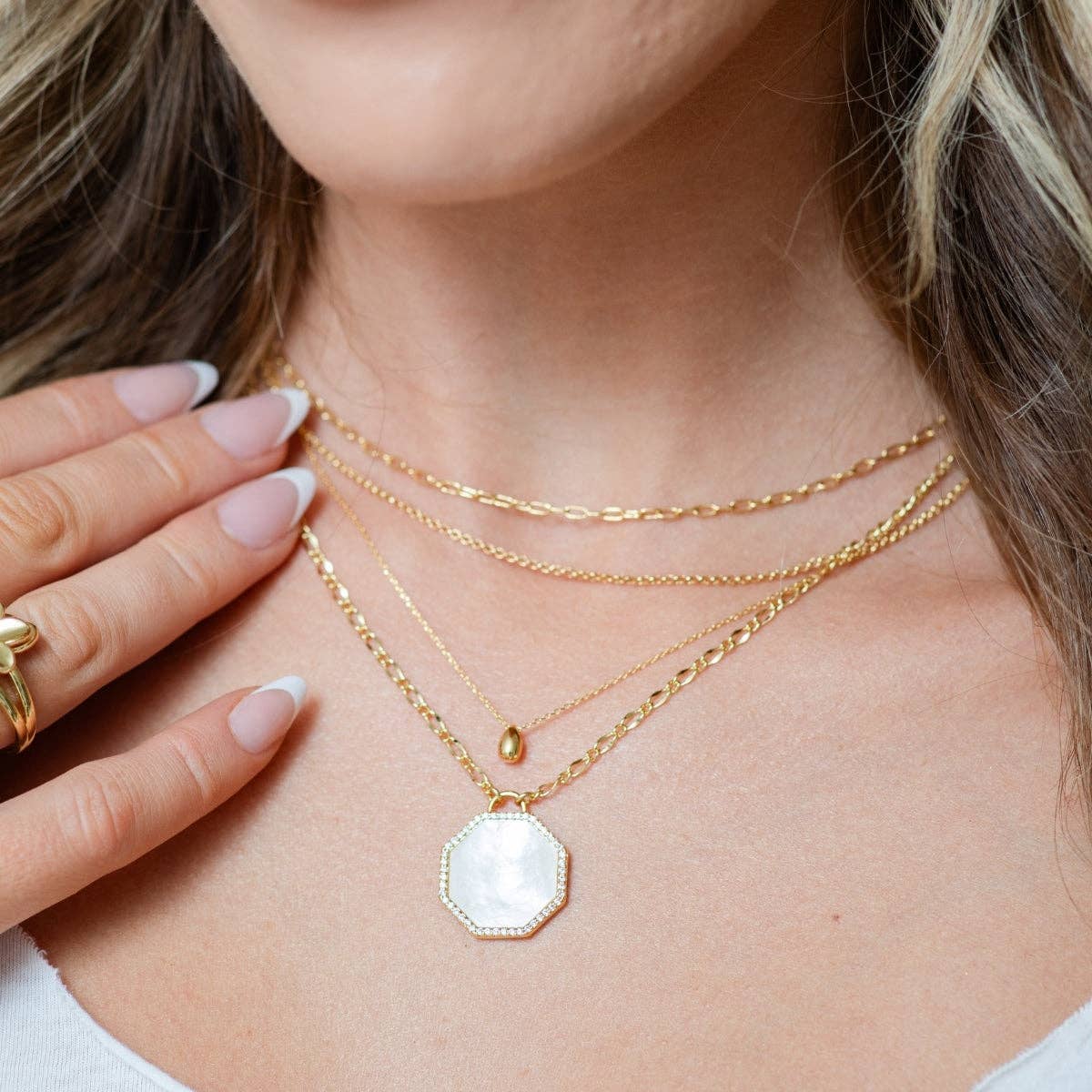 Splendid Iris - Delicate Layered Teardrop Necklace – Elegant & Minimal: Gold