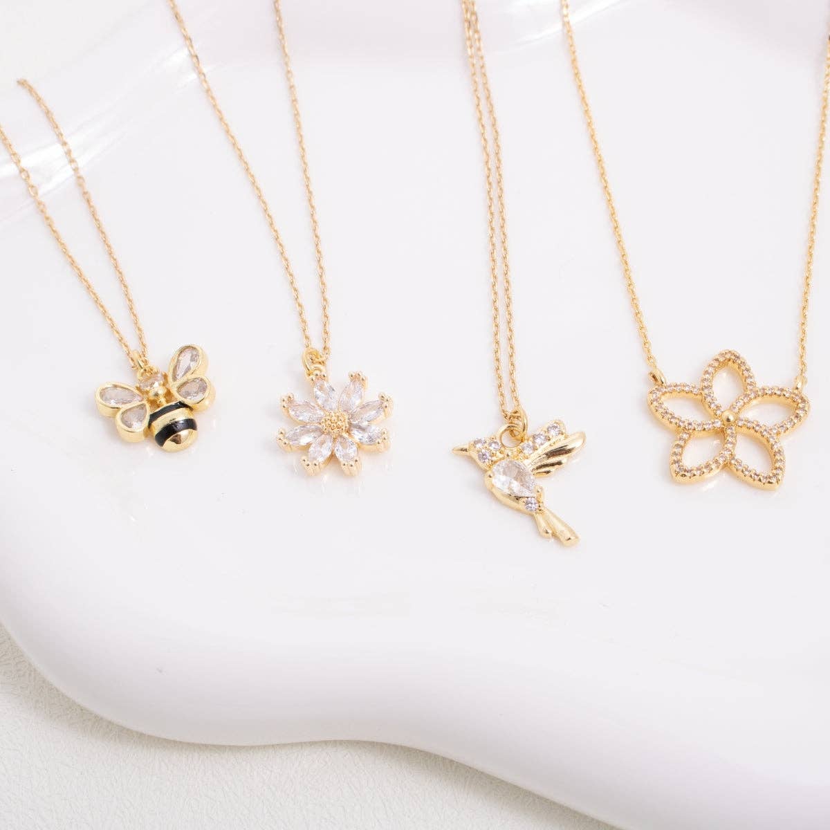 Splendid Iris - Hummingbird Pendant Necklace: Gold