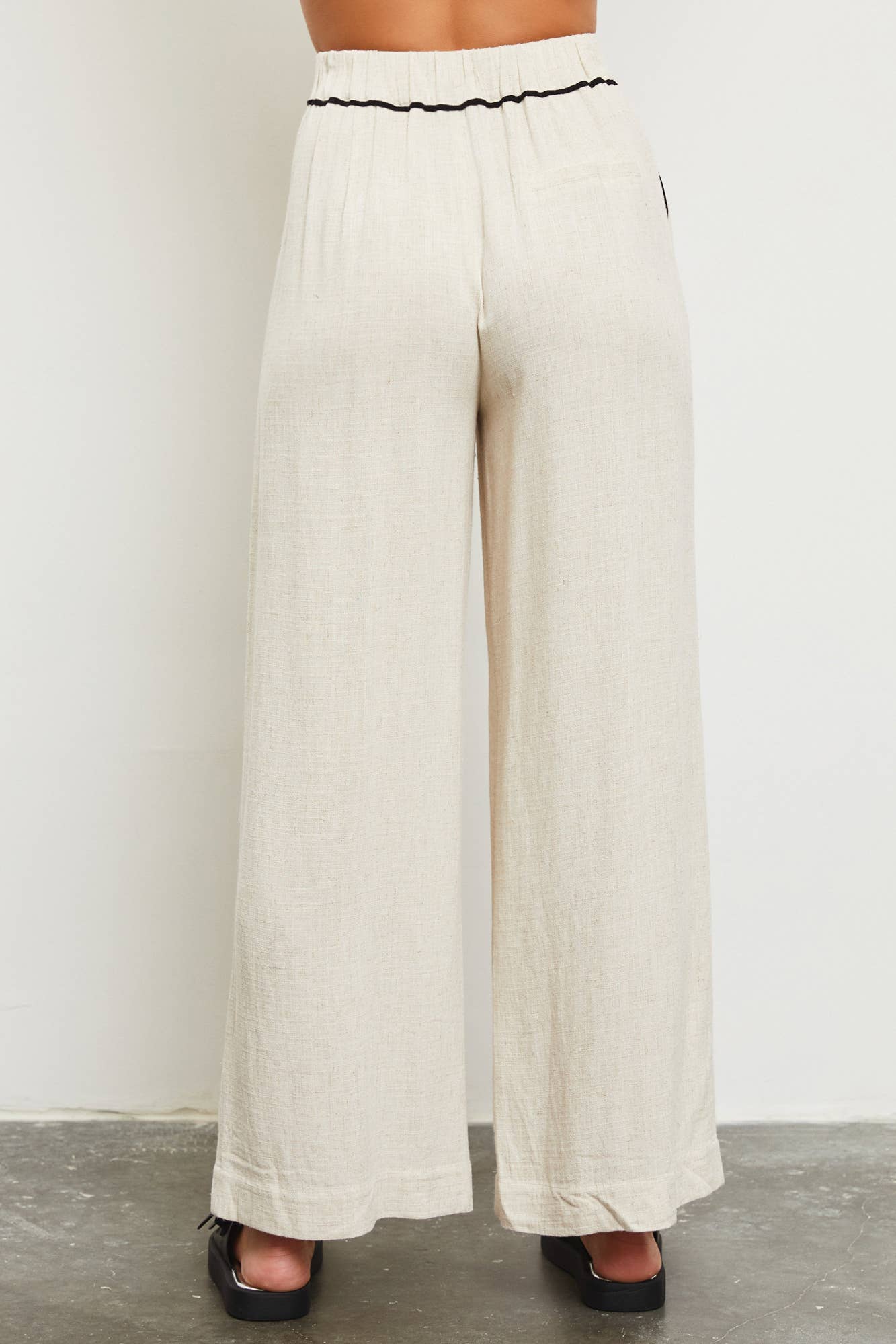Contrast Piping Straight Pant