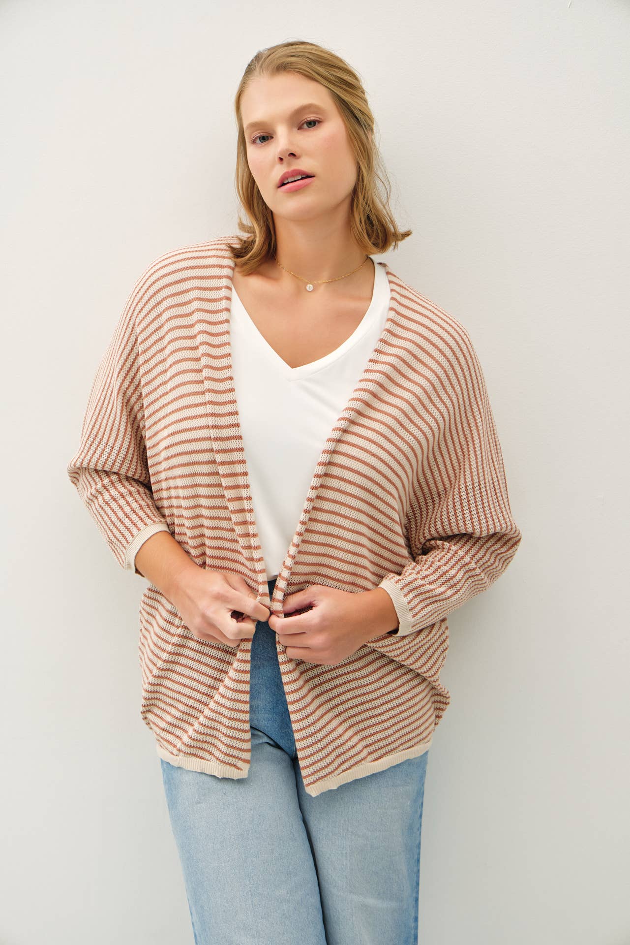 STRIPED DOLMAN SLEEVE OPEN CARDIGAN: Auburn
