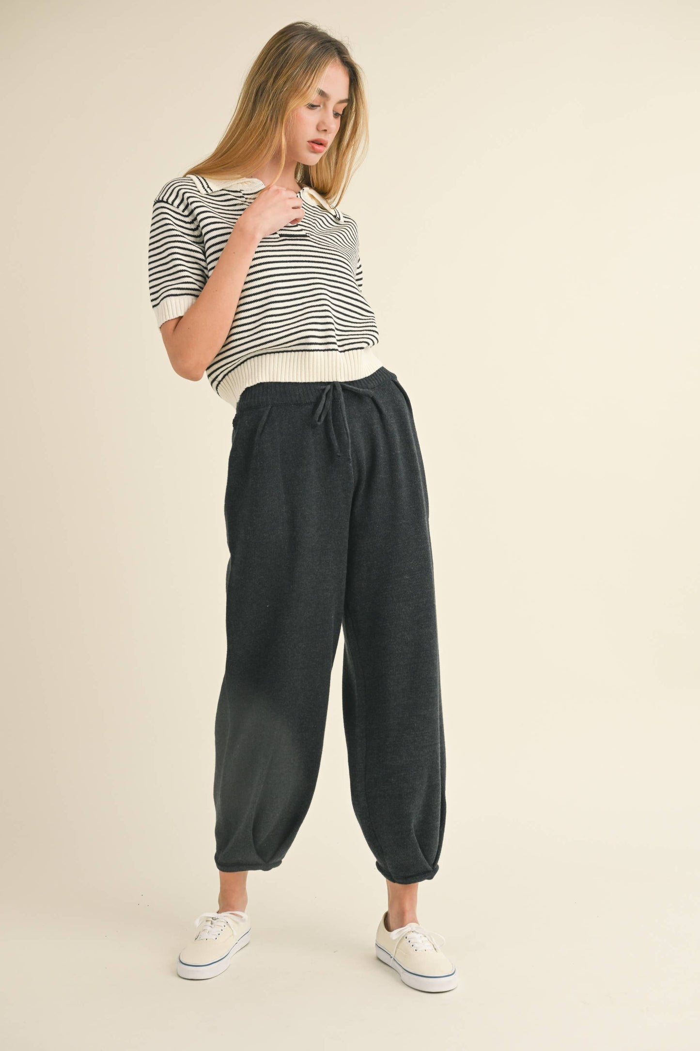 Pleated Bottom Detail Knitted Pants - Black