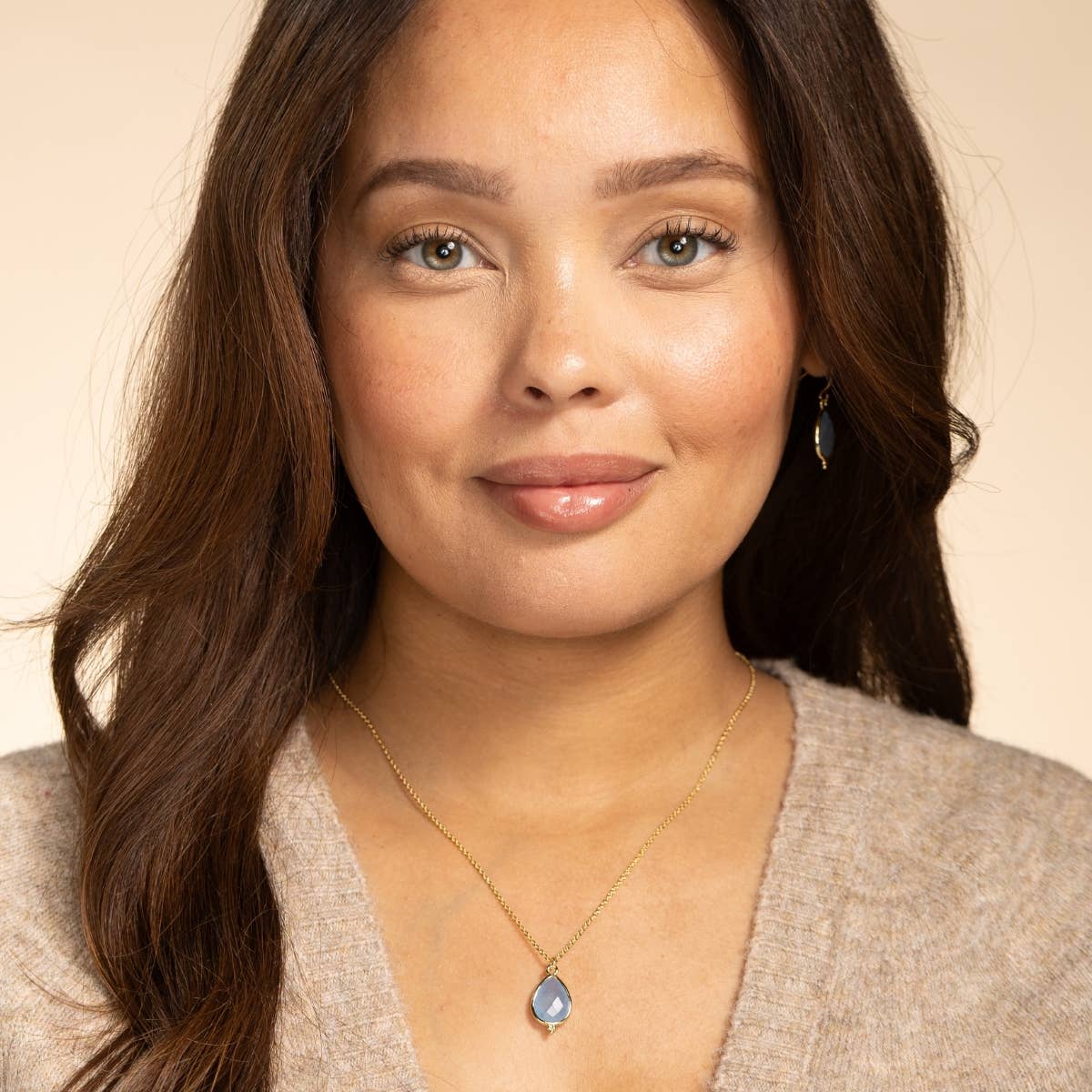 Splendid Iris - Teardrop Stone Pendant Necklace: Light Blue