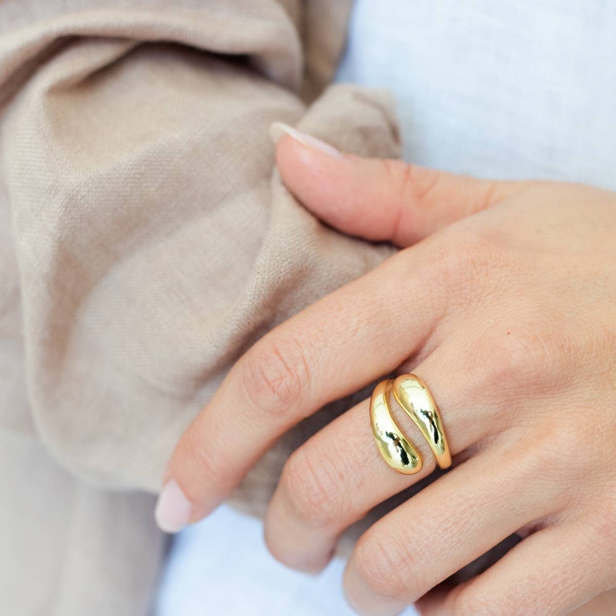Splendid Iris - Adjustable Wrap Ring: Gold