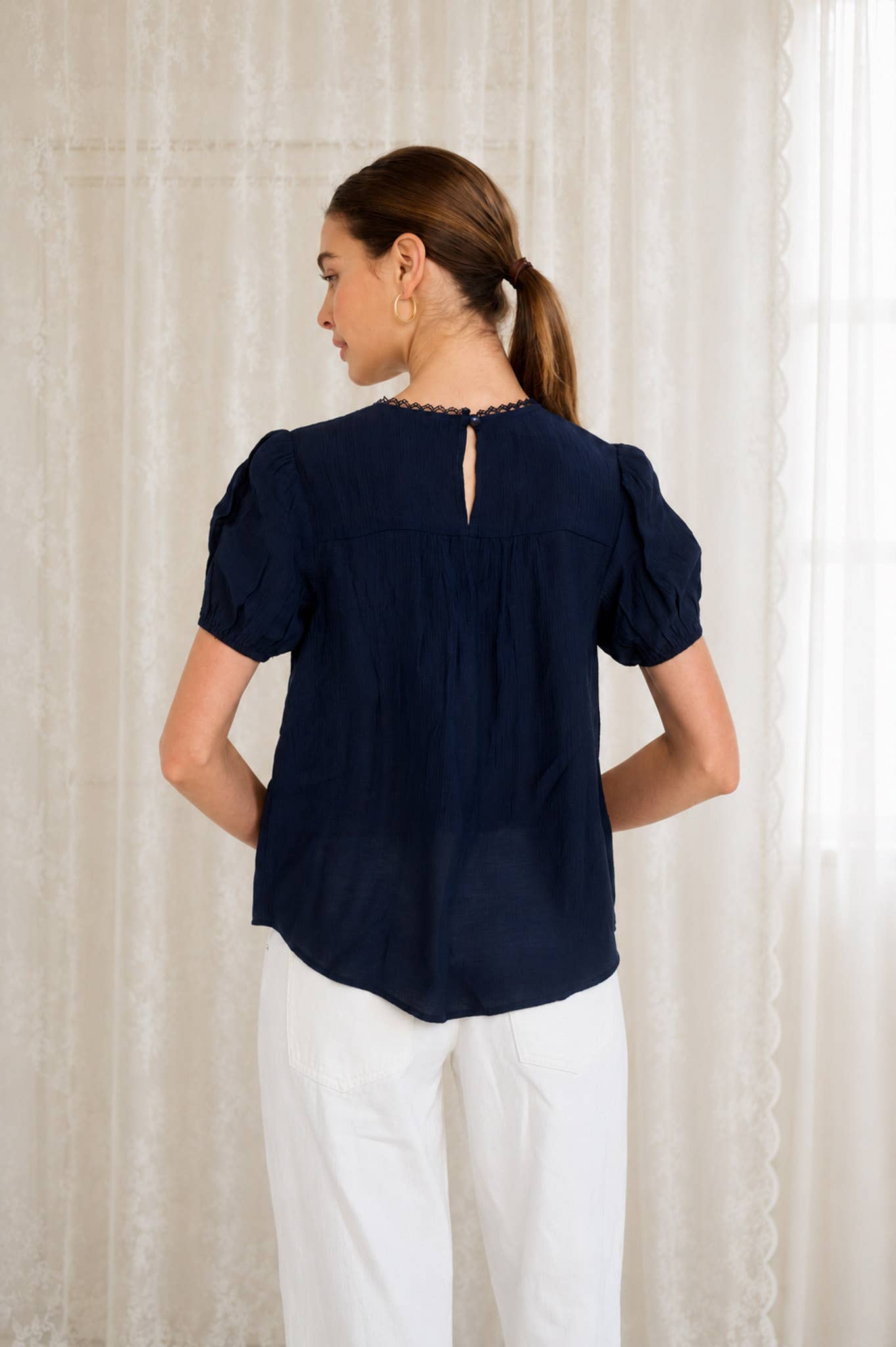 EYELET LACE TRIM YOKE PIN TUCK DETAIL LINEN TOP: NAVY