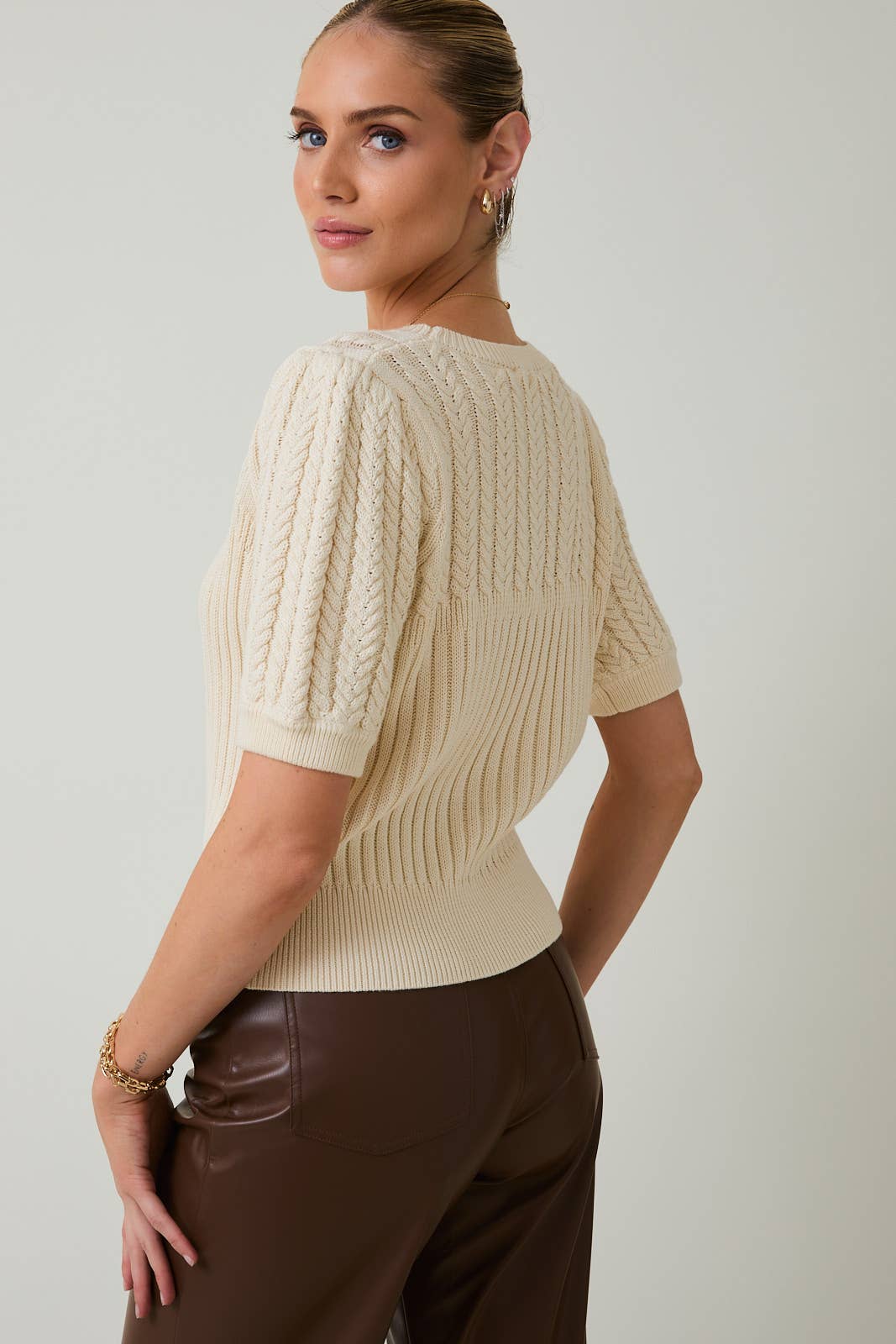 Sunday Edition by LE LIS - ROUND NECK PUFF SHORT SLEEVE CABLE SWEATER: APRICOT / L