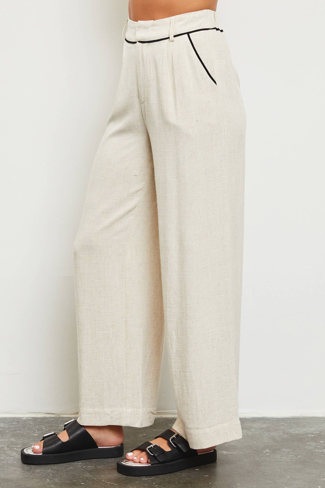 Contrast Piping Straight Pant