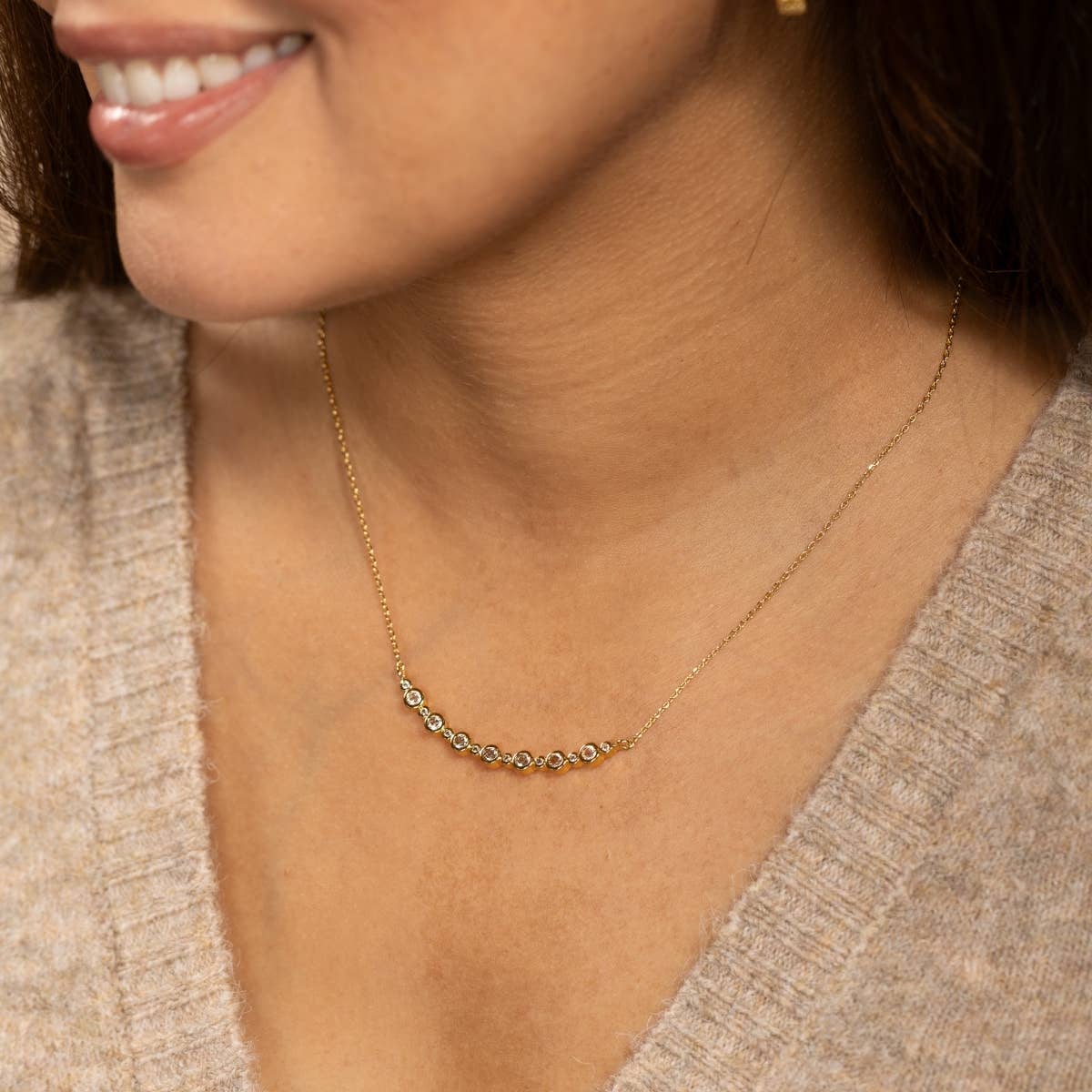 Splendid Iris - Curved CZ Pendant Necklace: Gold