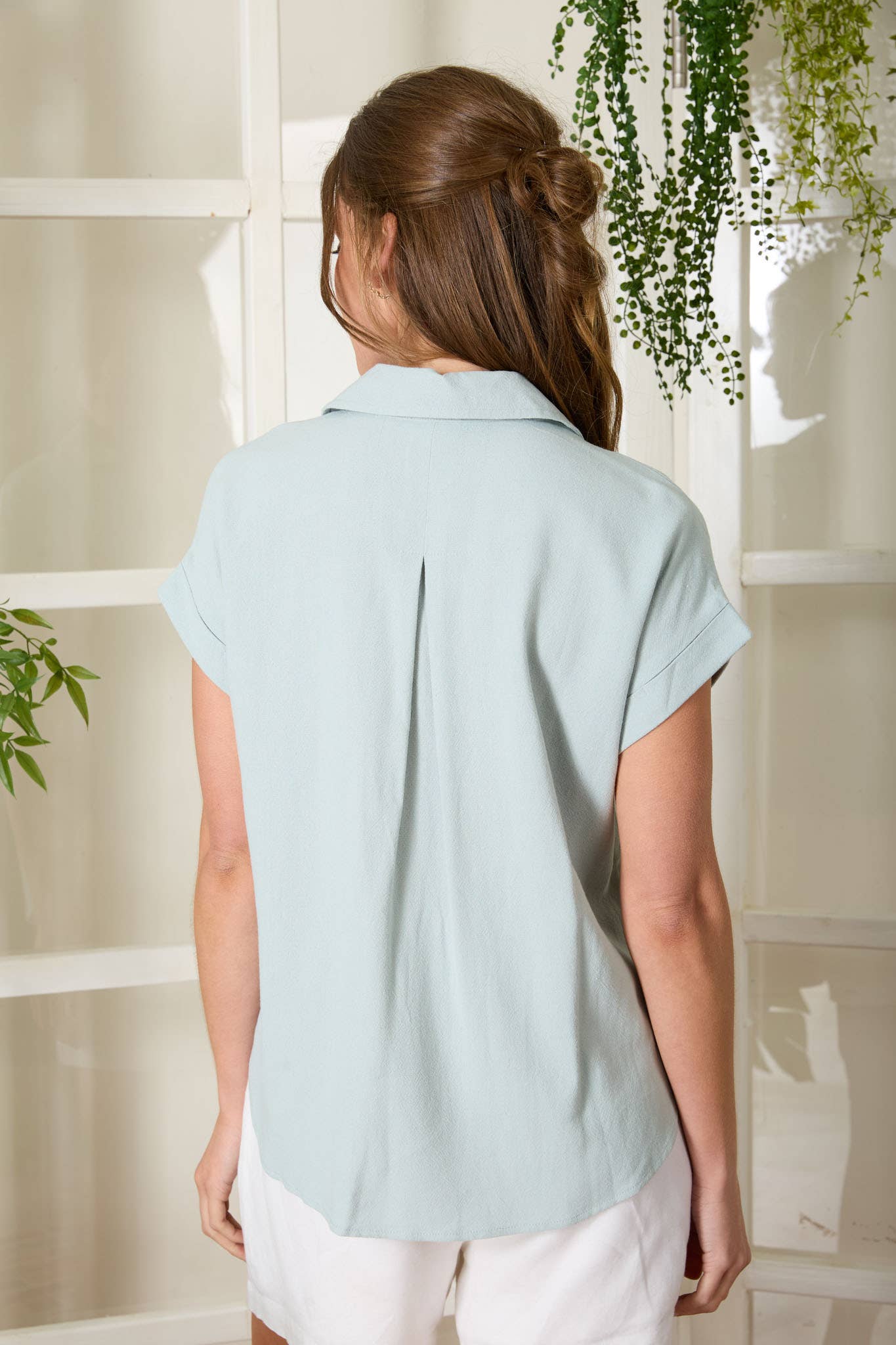 COLLARED SPLIT NECK CUFF SLEEVE U HEM LINEN TOP: SAGE