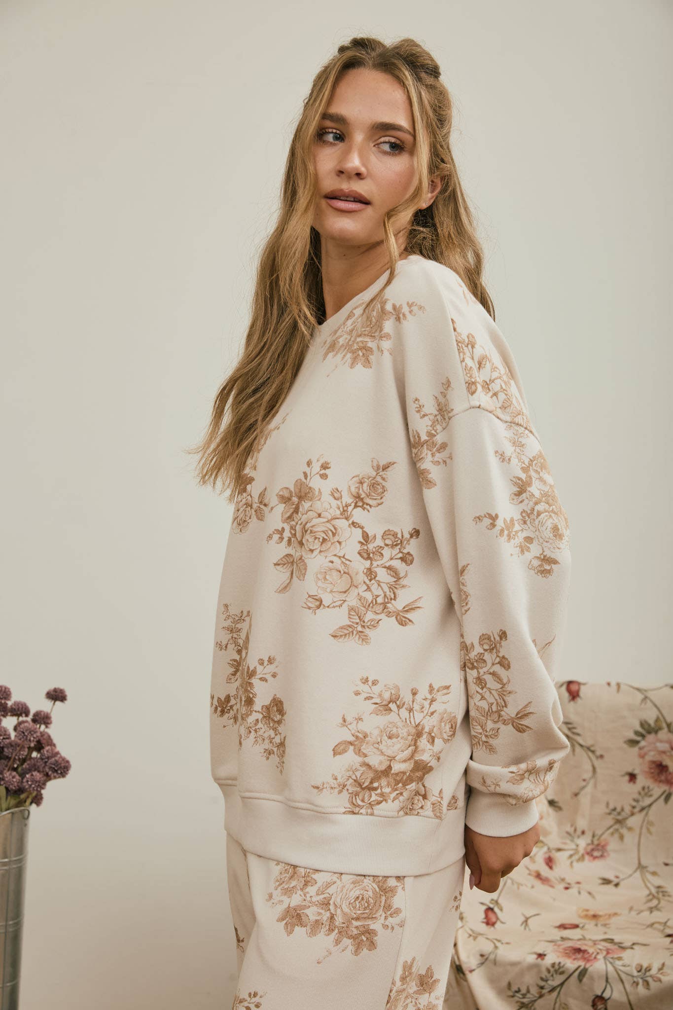 FLORAL TOILE LONG SLEEVE CREW NECK KNIT TOP: KHAKI MULTI