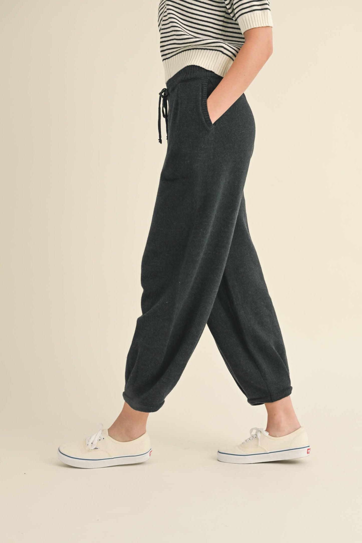 Pleated Bottom Detail Knitted Pants - Black