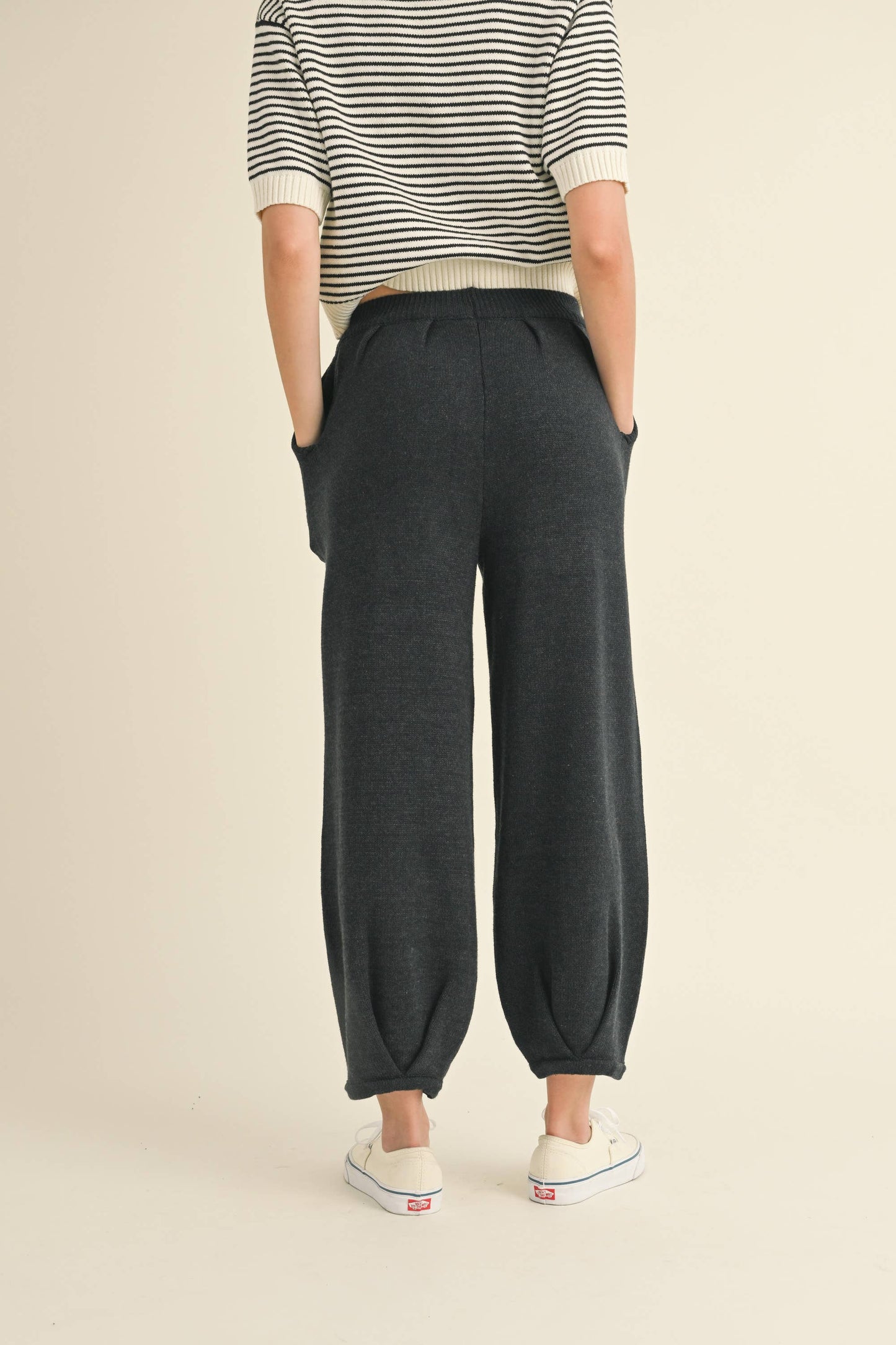 Pleated Bottom Detail Knitted Pants - Black